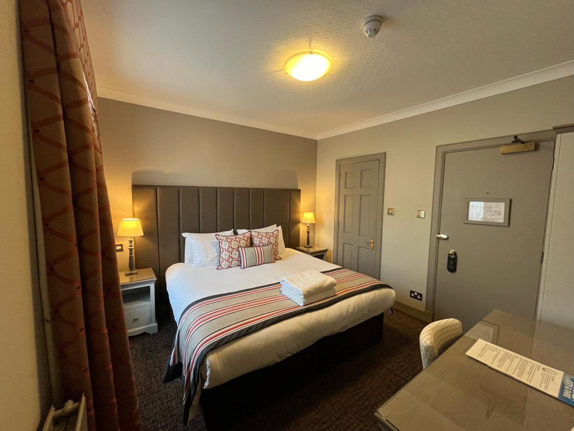 The Globe Inn Aberdeen Bagian luar foto