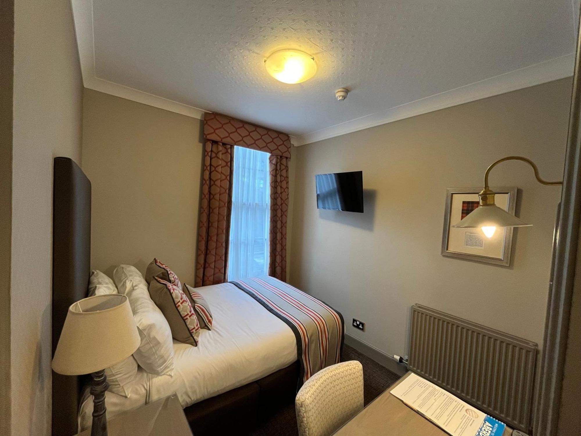 The Globe Inn Aberdeen Bagian luar foto