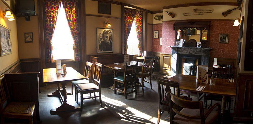 The Globe Inn Aberdeen Bagian luar foto